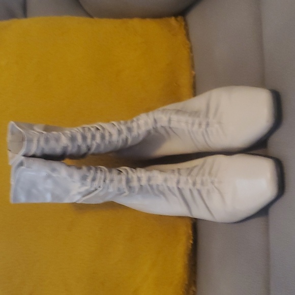 Indeed Zip Up Bootie - Picture 2 of 14